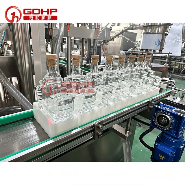 洋酒白酒多功能灌装轧盖（压盖）一体机产品图7